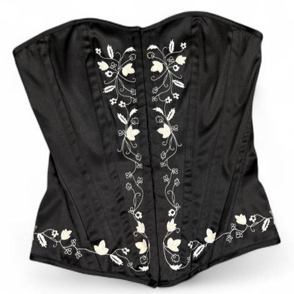 Tops - Y2K Charlotte Russe black corset with white floral embroidery,  size Medium